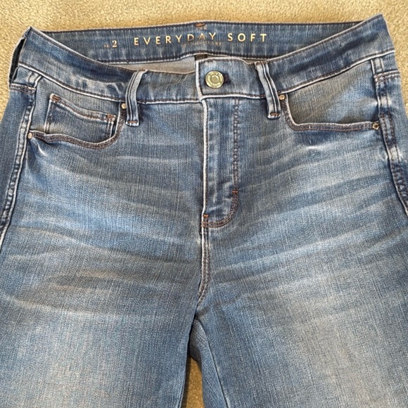 WHBM every day soft skinny flare, high-rise size 2 regular length. - Picture 2 of 6